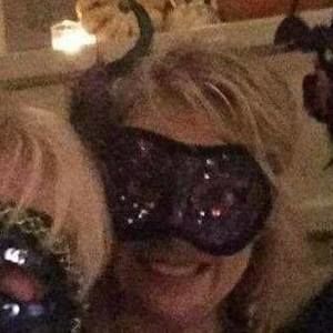 Meet your Posher, Leslie